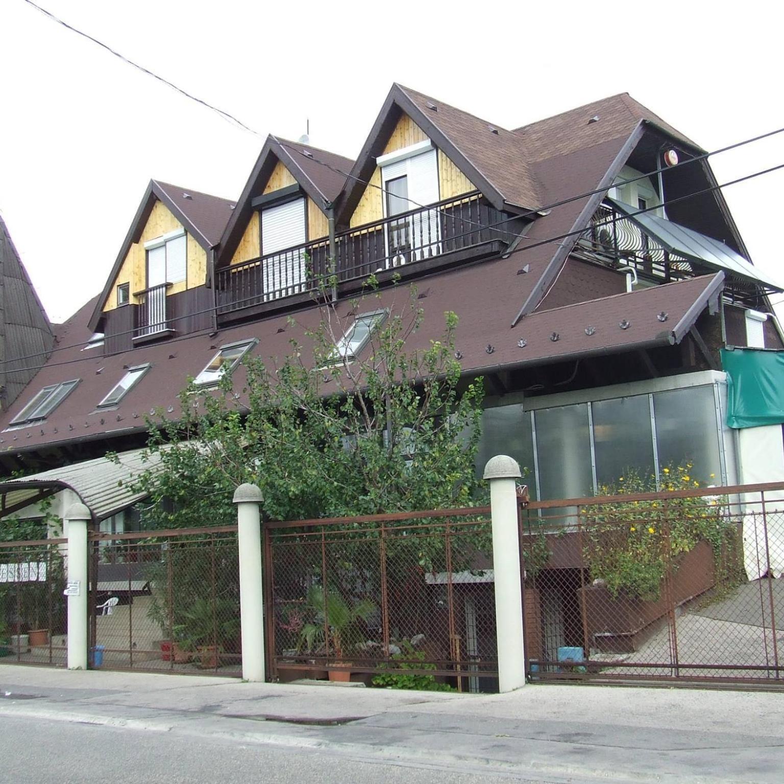 Sashalom Hotel Budapest Exterior photo